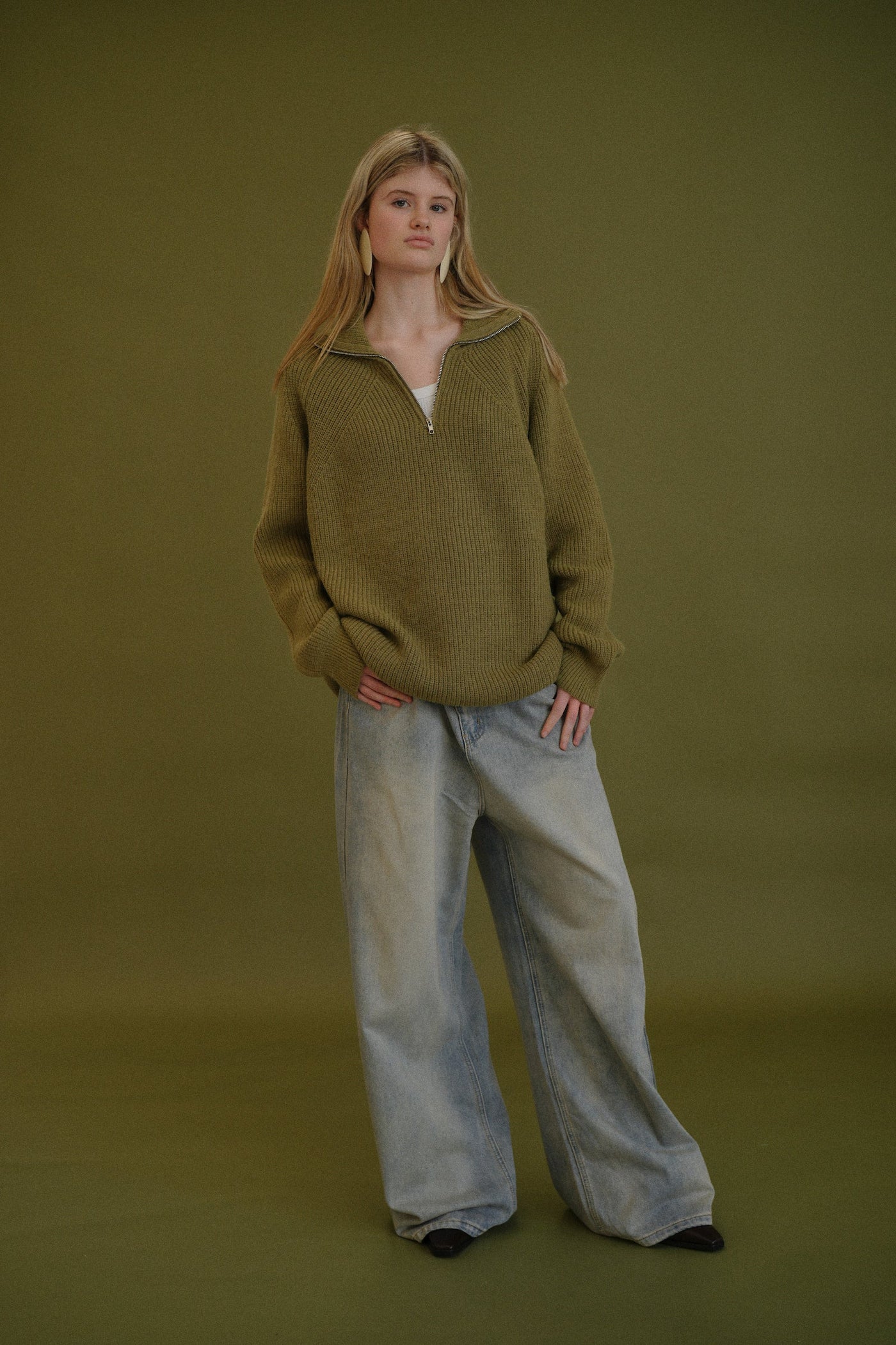 AUGUST KNIT SWEATSHIRT