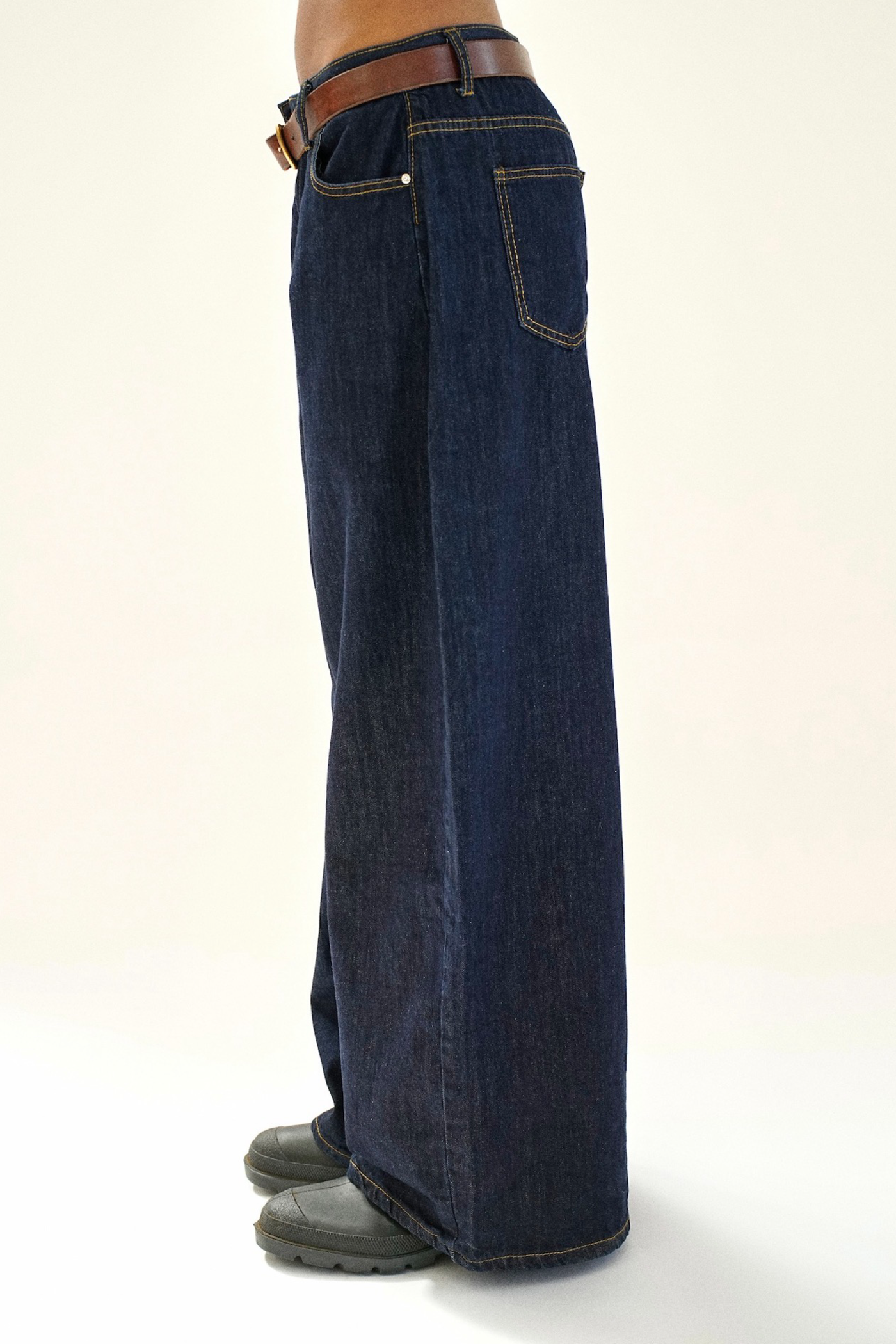 BARREL JEANS